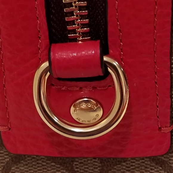 FAIR OFFERS RARE!! Coach Peanuts Snoopy Crossbody Bag - Picture 13 of 14